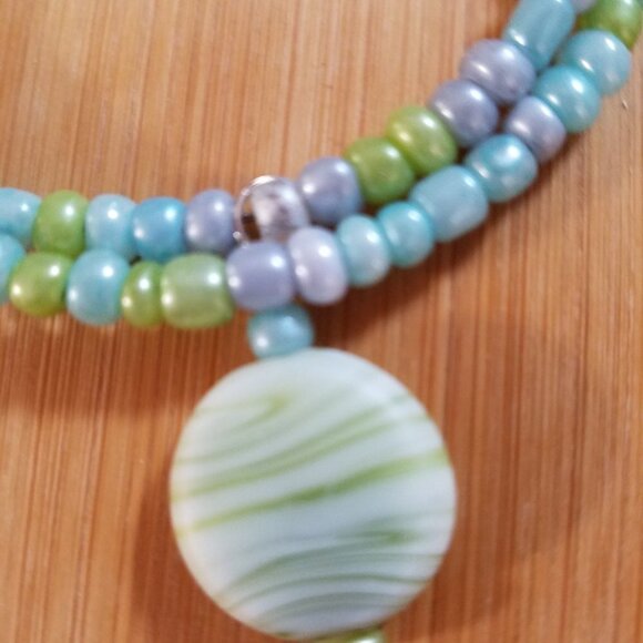 Hand Crafted Memory Wire Wrap Bracelet Beaded with Charm Green Blue Seed Beads M - Picture 5 of 6